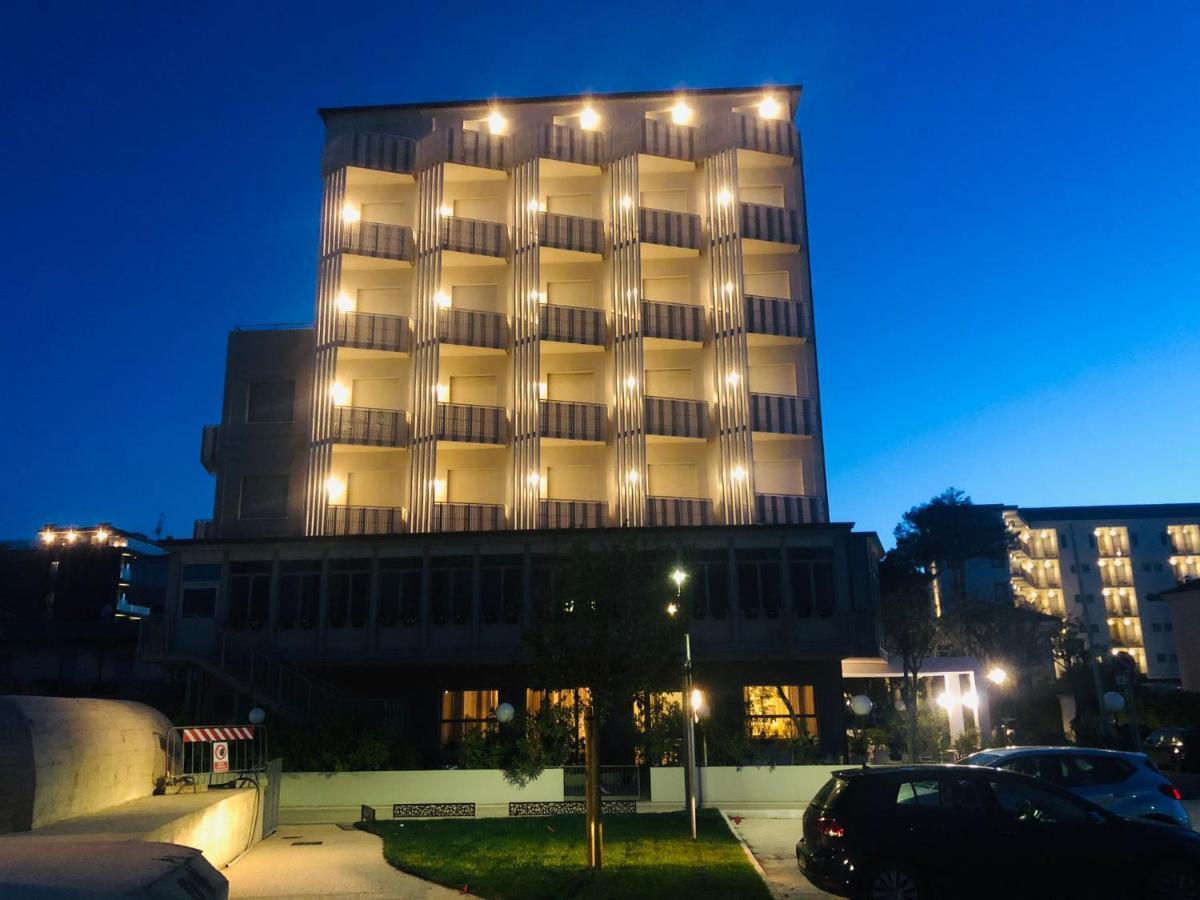 Hotel Viamare Milano Marittima Exterior photo